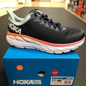 Women’s Hoka ONE ONE Clifton 7 size 8 **WIDE**